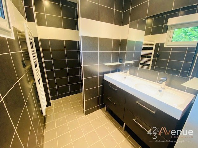 T3 en Duplex ave Terrasse A LOUER - ST ETIENNE ROND POINT/FAURIEL - 105.87 m2 - 990�&euro; charges comprises par mois