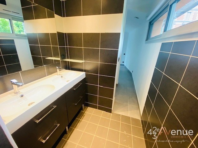 T3 en Duplex ave Terrasse A LOUER - ST ETIENNE ROND POINT/FAURIEL - 105.87 m2 - 990�&euro; charges comprises par mois