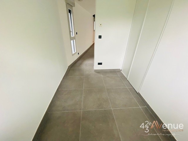 T3 en Duplex ave Terrasse A LOUER - ST ETIENNE ROND POINT/FAURIEL - 105.87 m2 - 990�&euro; charges comprises par mois