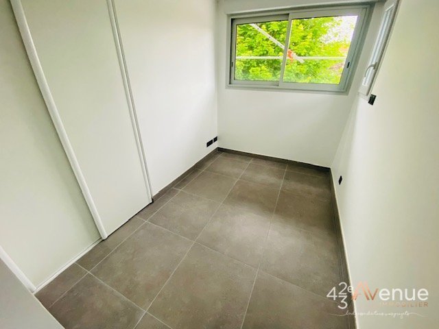 T3 en Duplex ave Terrasse A LOUER - ST ETIENNE ROND POINT/FAURIEL - 105.87 m2 - 990�&euro; charges comprises par mois