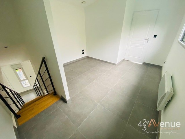 T3 en Duplex ave Terrasse A LOUER - ST ETIENNE ROND POINT/FAURIEL - 105.87 m2 - 990�&euro; charges comprises par mois