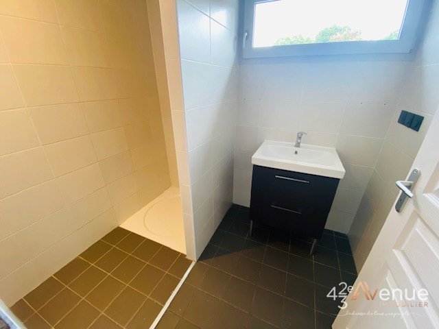 T3 en Duplex ave Terrasse A LOUER - ST ETIENNE ROND POINT/FAURIEL - 105.87 m2 - 990�&euro; charges comprises par mois