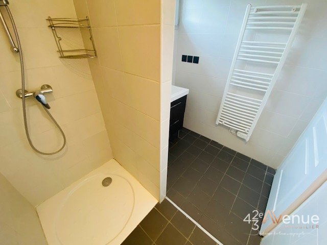 T3 en Duplex ave Terrasse A LOUER - ST ETIENNE ROND POINT/FAURIEL - 105.87 m2 - 990�&euro; charges comprises par mois