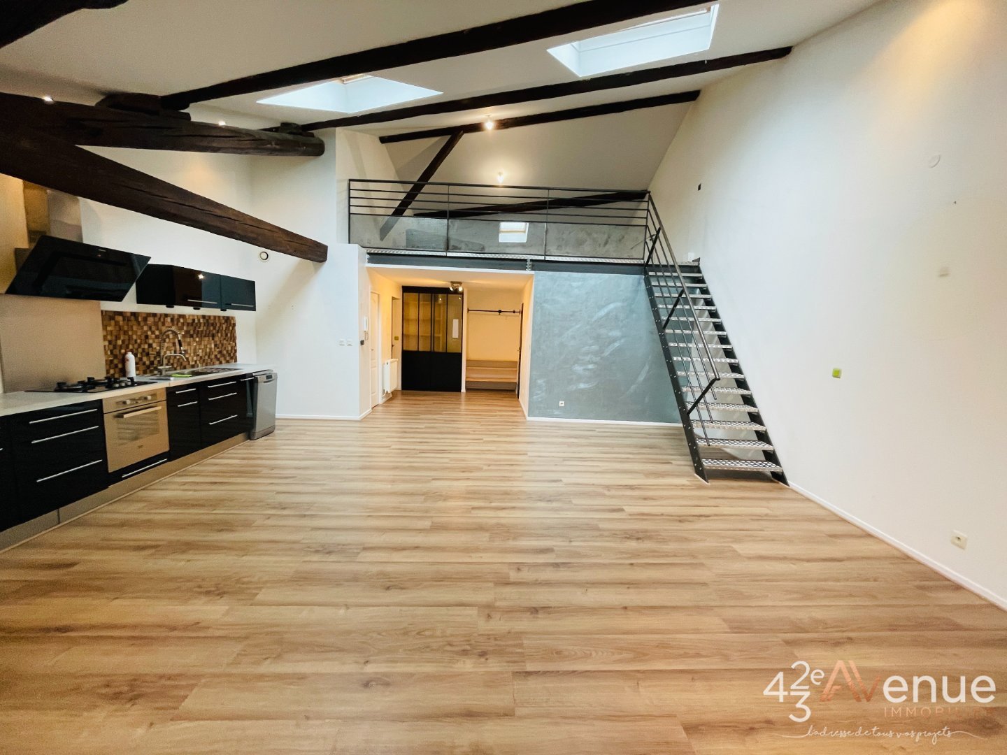 APPARTEMENT T3 - ST ETIENNE SAINT FRANCOIS - 111.9 m2 - LOU&Eacute;