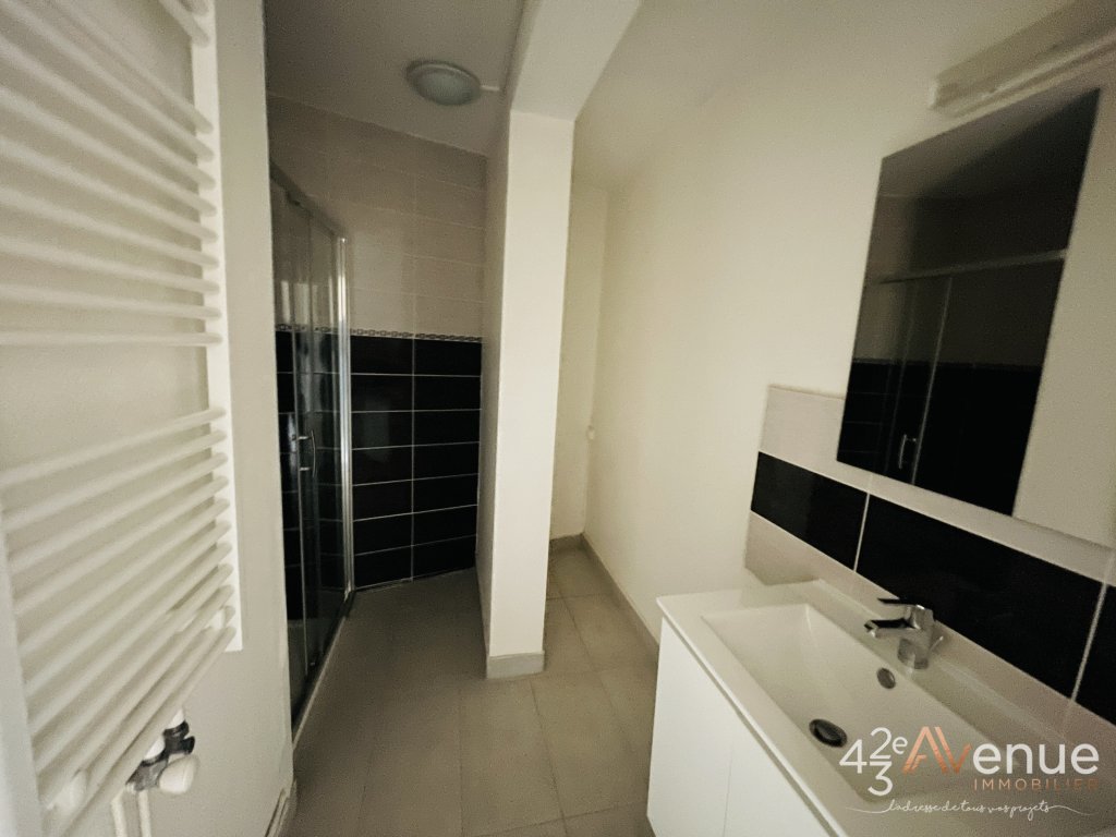 APPARTEMENT T3 - ST ETIENNE SUD - 54.79 m2 - LOU&Eacute;