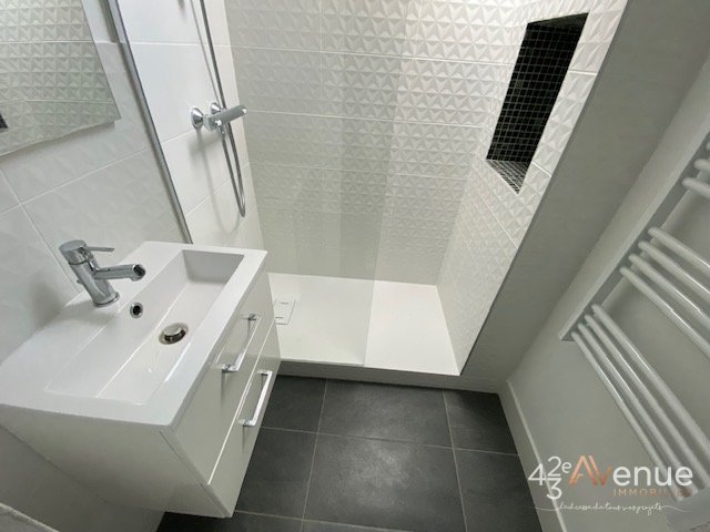 APPARTEMENT T3 A LOUER - ST ETIENNE URSULES/HALLE/ALBERT THOMAS - 69.13 m2 - 750 &euro; charges comprises par mois