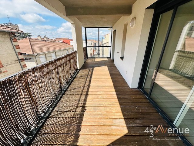 3 Pièces avec Terrasse et Garage A LOUER - ST JUST ST RAMBERT - 67.87 m2 - 841 &euro; charges comprises par mois