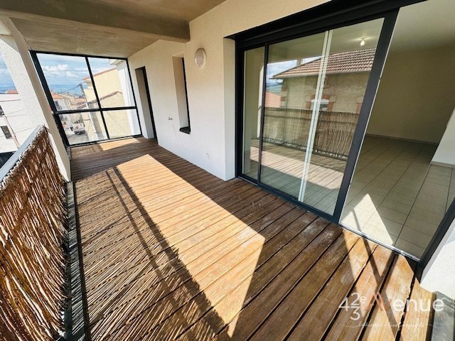 3 Pièces avec Terrasse et Garage A LOUER - ST JUST ST RAMBERT - 67.87 m2 - 841 &euro; charges comprises par mois
