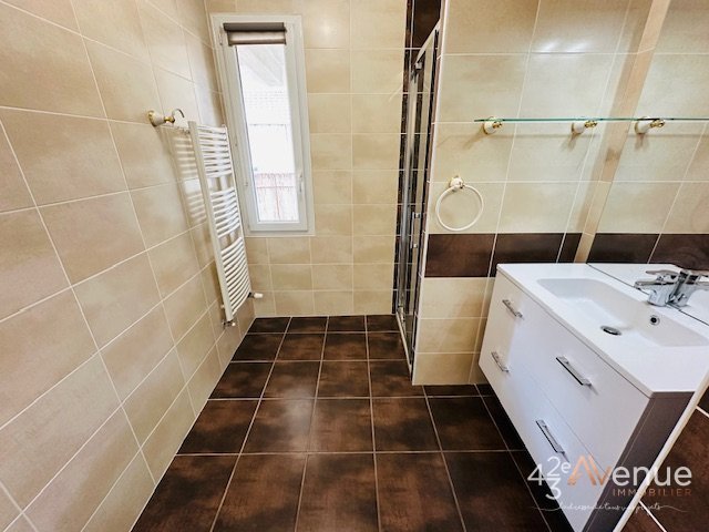 3 Pièces avec Terrasse et Garage A LOUER - ST JUST ST RAMBERT - 67.87 m2 - 841 &euro; charges comprises par mois