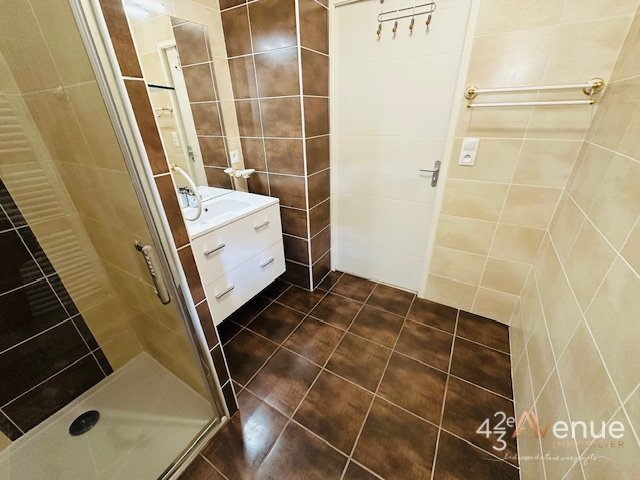 3 Pièces avec Terrasse et Garage A LOUER - ST JUST ST RAMBERT - 67.87 m2 - 841 &euro; charges comprises par mois