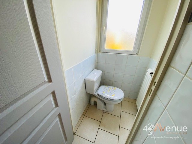 En Duplex A LOUER - ST PRIEST EN JAREZ Centre Lerclerc/Terrasse - 60.83 m2 - 590€ charges comprises par mois