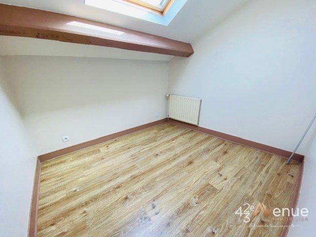 En Duplex A LOUER - ST PRIEST EN JAREZ Centre Lerclerc/Terrasse - 60.83 m2 - 590€ charges comprises par mois