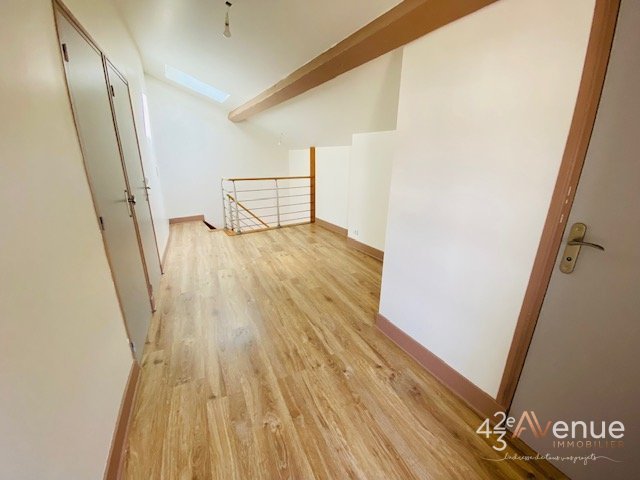 En Duplex A LOUER - ST PRIEST EN JAREZ Centre Lerclerc/Terrasse - 60.83 m2 - 590€ charges comprises par mois