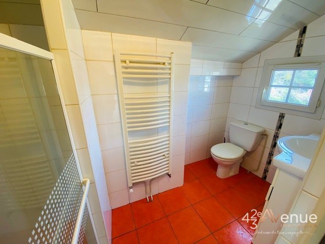 En Duplex A LOUER - ST PRIEST EN JAREZ Centre Lerclerc/Terrasse - 60.83 m2 - 590€ charges comprises par mois