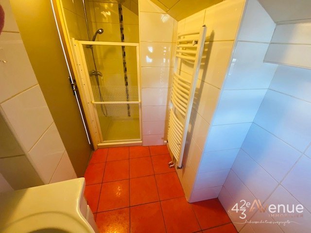 En Duplex A LOUER - ST PRIEST EN JAREZ Centre Lerclerc/Terrasse - 60.83 m2 - 590€ charges comprises par mois