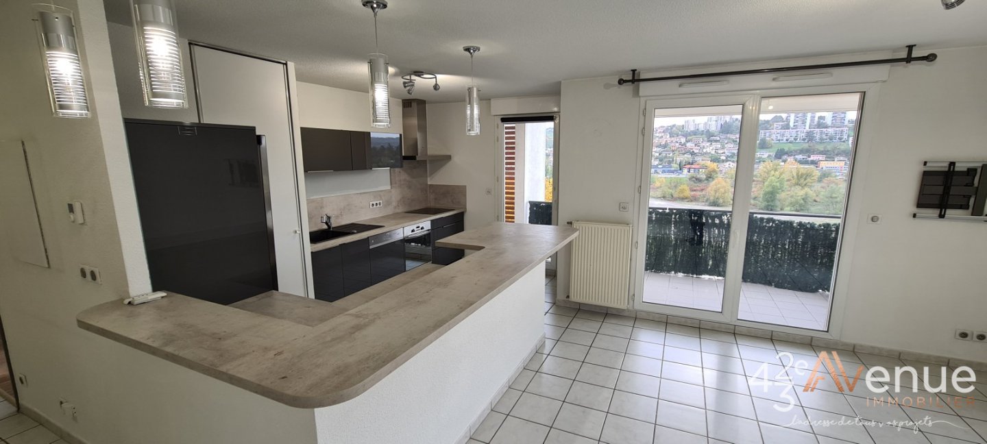 APPARTEMENT T3 A LOUER - ST PRIEST EN JAREZ LA TERRASSE/MUSEE D ART MODERNE - 67.6 m2 - 856 &euro; charges comprises par mois