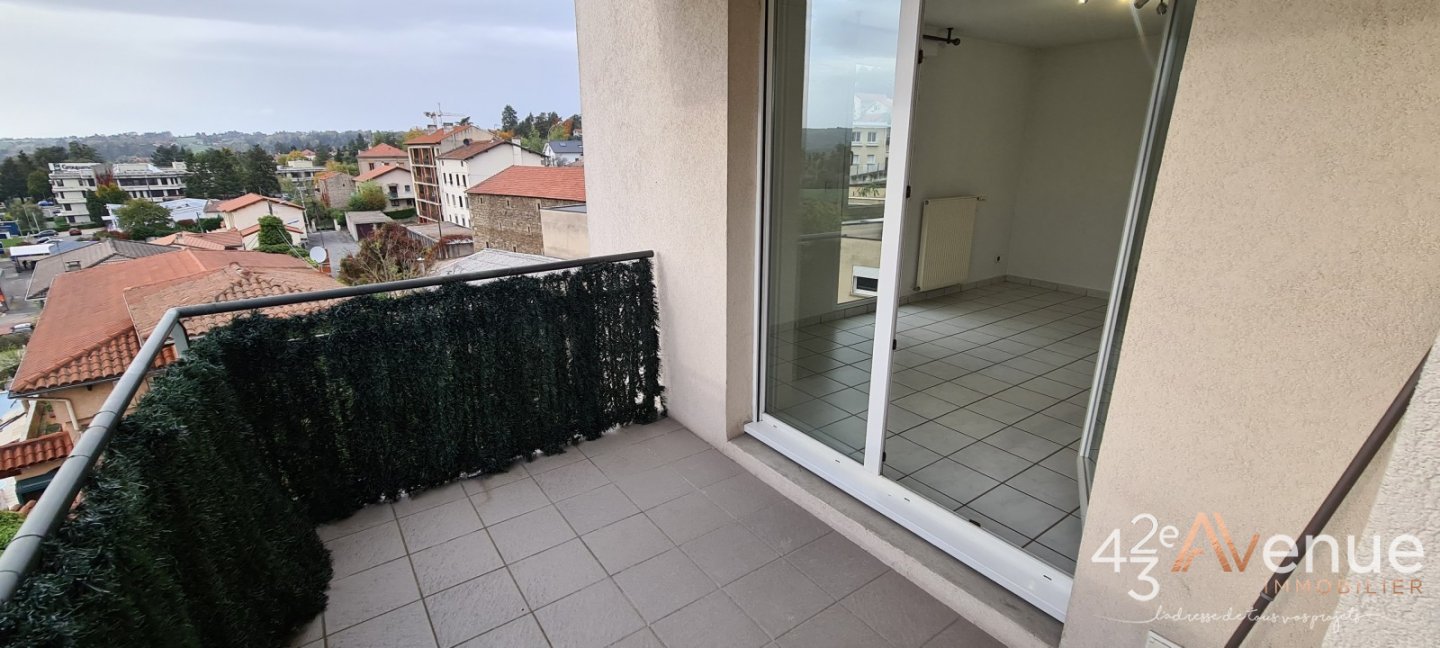APPARTEMENT T3 A LOUER - ST PRIEST EN JAREZ LA TERRASSE/MUSEE D ART MODERNE - 67.6 m2 - 856 &euro; charges comprises par mois