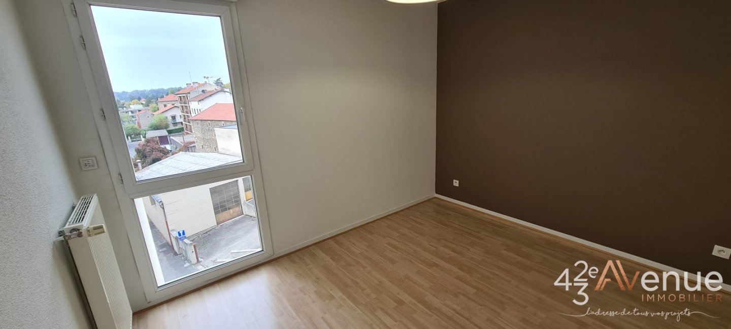 APPARTEMENT T3 A LOUER - ST PRIEST EN JAREZ LA TERRASSE/MUSEE D ART MODERNE - 67.6 m2 - 856 &euro; charges comprises par mois