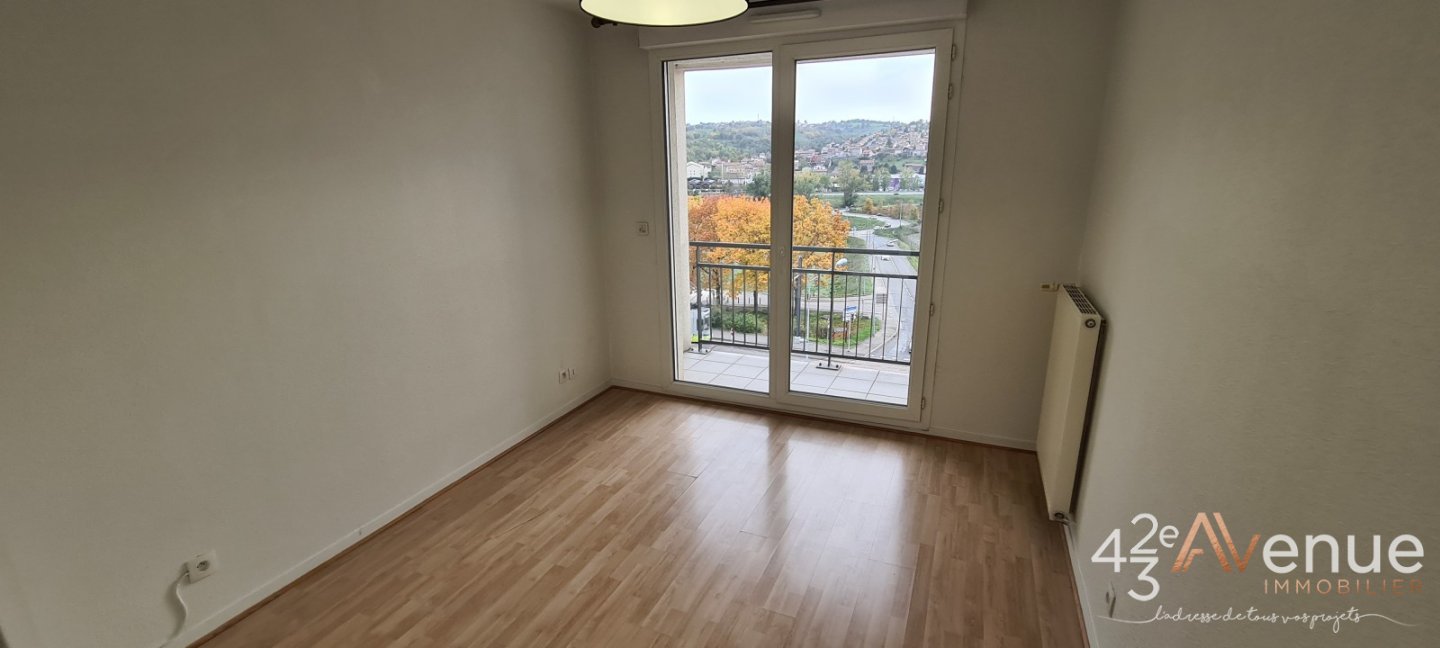 APPARTEMENT T3 A LOUER - ST PRIEST EN JAREZ LA TERRASSE/MUSEE D ART MODERNE - 67.6 m2 - 856 &euro; charges comprises par mois