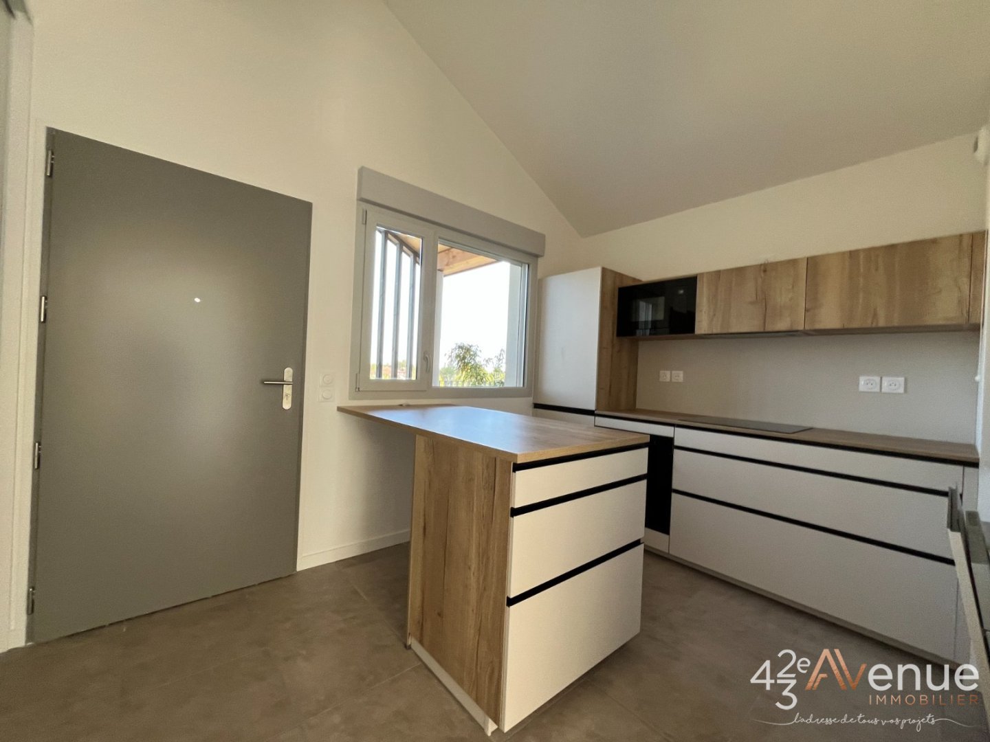 APPARTEMENT T3 A VENDRE - ANDREZIEUX BOUTHEON - 66 m2 - 240000€