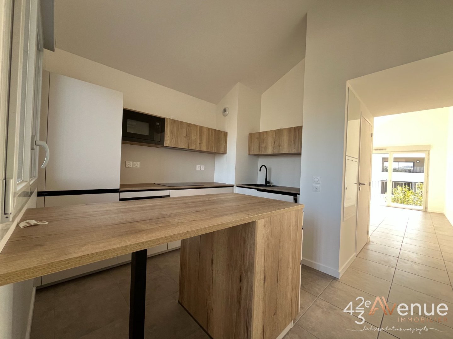 APPARTEMENT T3 A VENDRE - ANDREZIEUX BOUTHEON - 66 m2 - 240000€