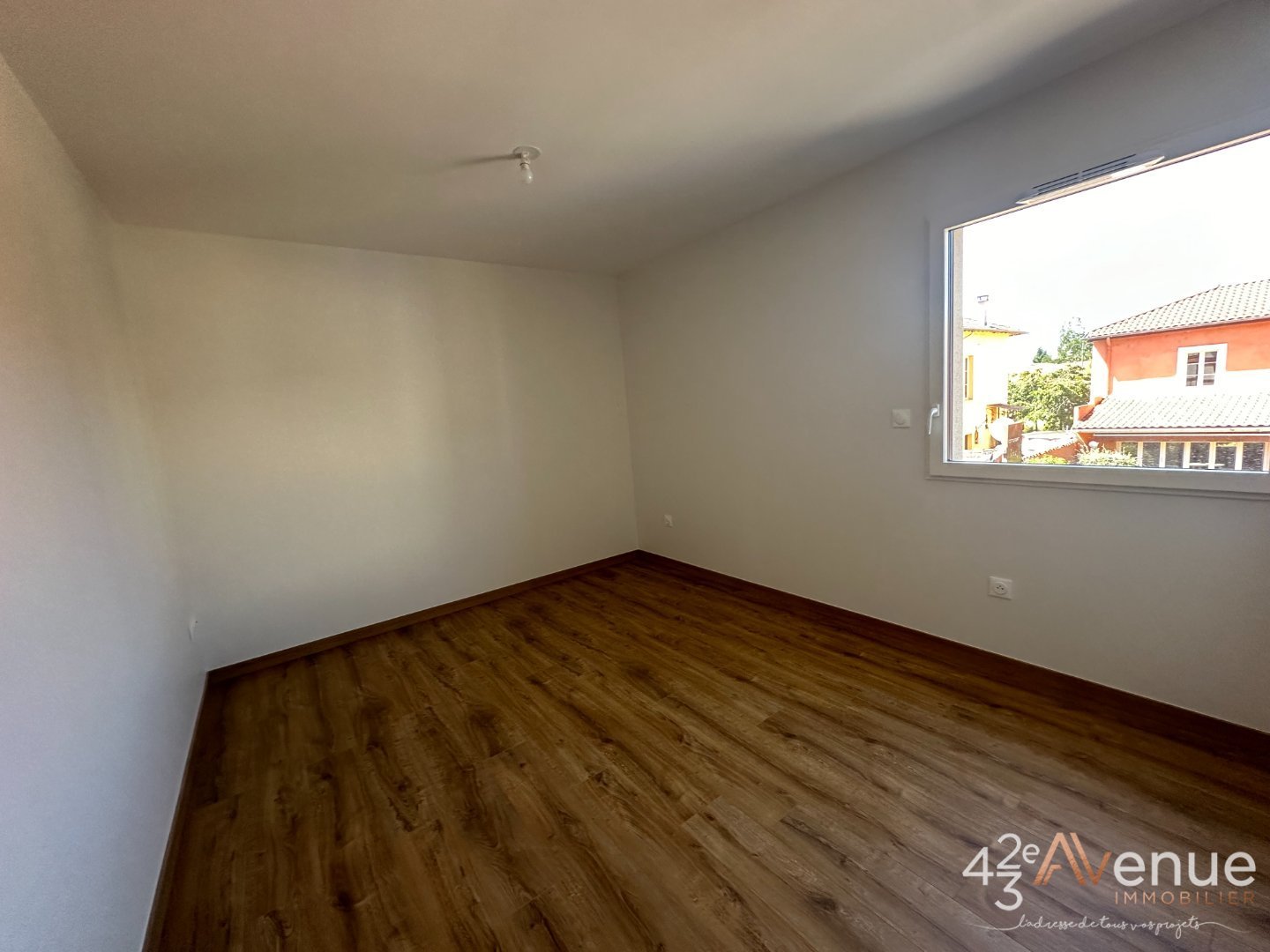 APPARTEMENT T3 - MONTROND LES BAINS - 69.98 m2 - 212000€