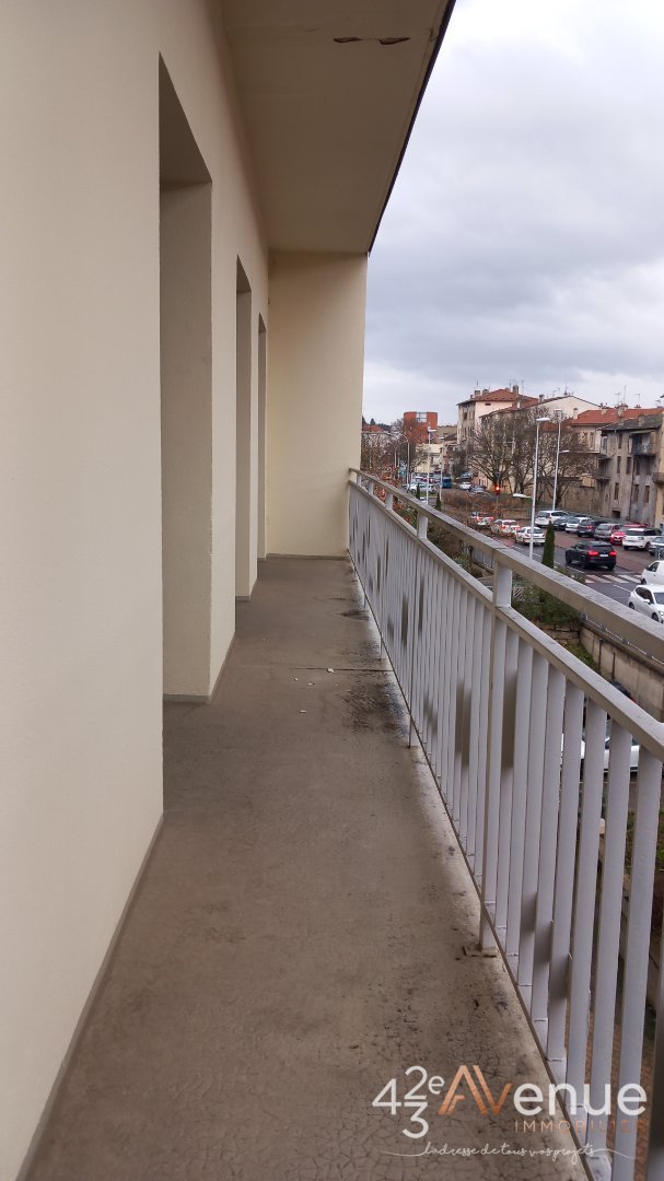 T3 AVEC BALCON A VENDRE - RIVE DE GIER - 79 m2 - 86�000�&euro;