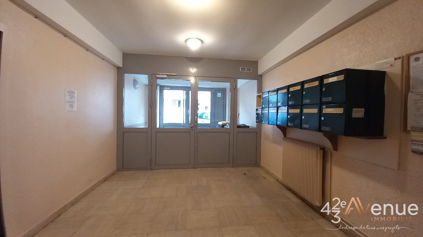 T3 AVEC BALCON A VENDRE - RIVE DE GIER - 79 m2 - 86�000�&euro;