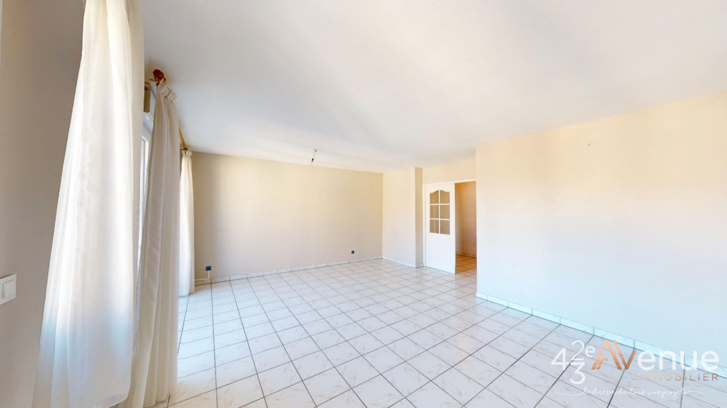 APPARTEMENT T3 - ROCHE LA MOLIERE - 83.24 m2 - VENDU