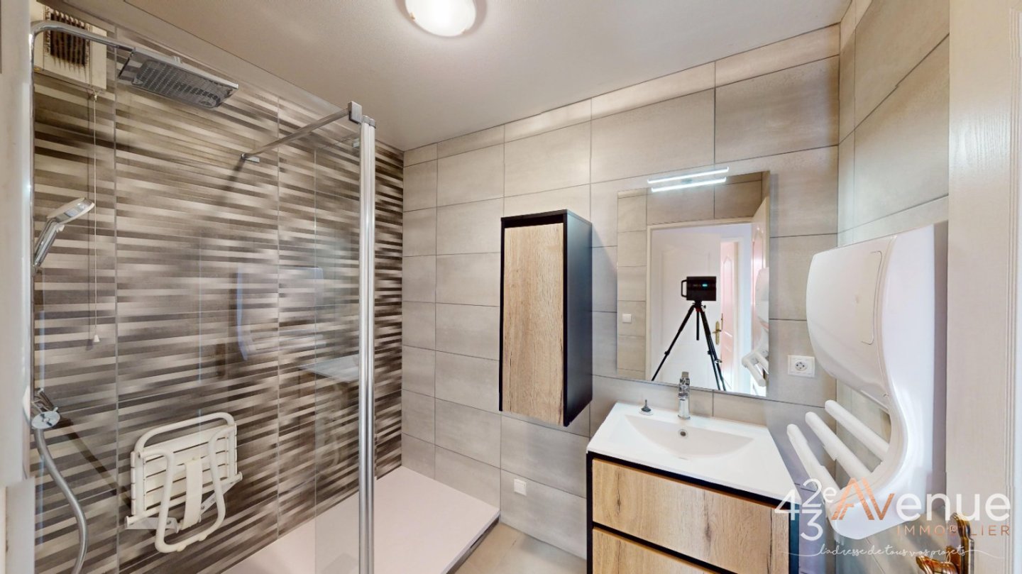 APPARTEMENT T3 - ROCHE LA MOLIERE - 83.24 m2 - VENDU