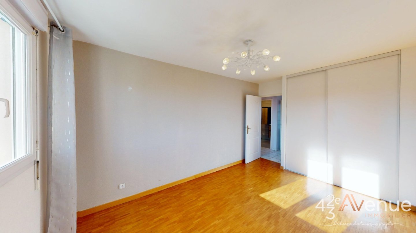 APPARTEMENT T3 - ROCHE LA MOLIERE - 83.24 m2 - VENDU