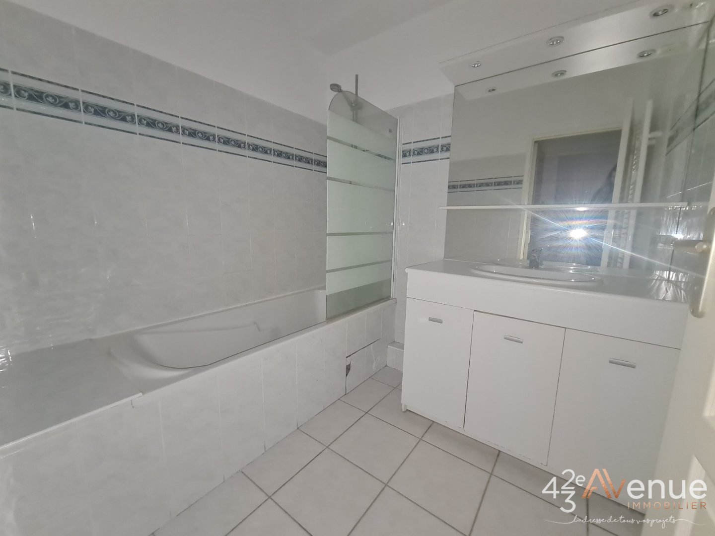 APPARTEMENT T3 A VENDRE - ST ETIENNE BADOUILLERE - 67.33 m2 - 136000€