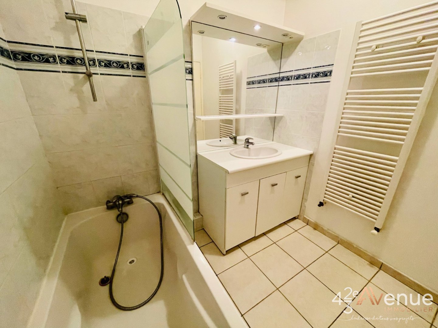 APPARTEMENT T3 A VENDRE - ST ETIENNE BADOUILLERE - 67.33 m2 - 136000€