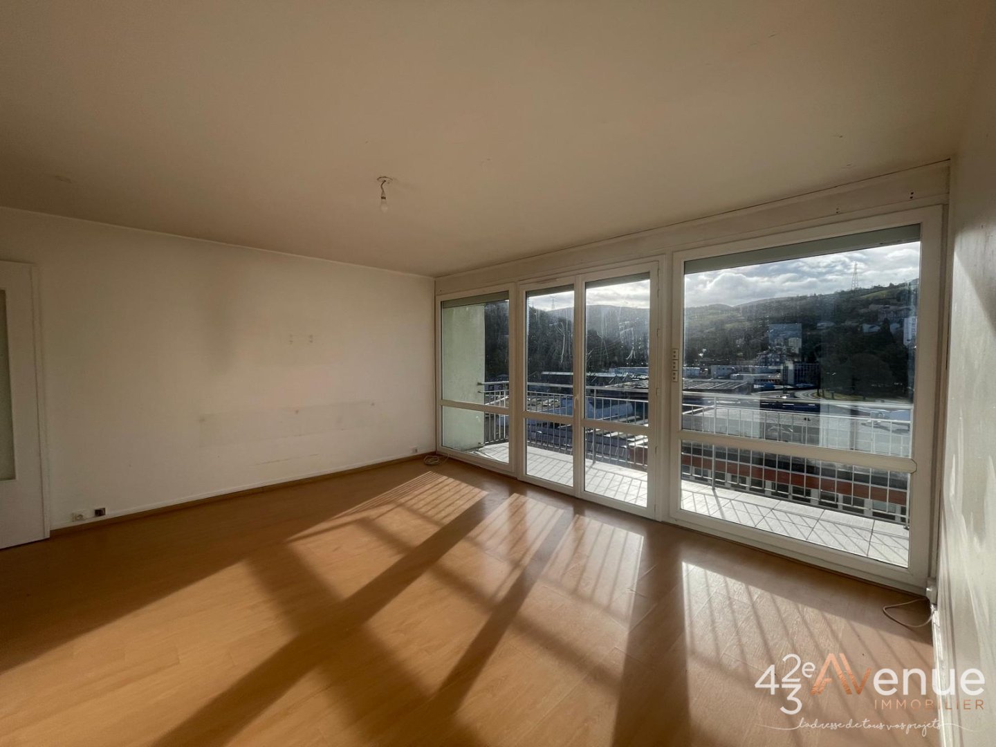 Appartement Type 4 avec balcon et garage A VENDRE - ST ETIENNE BELLEVUE - 66.37 m2 - 85 000 €