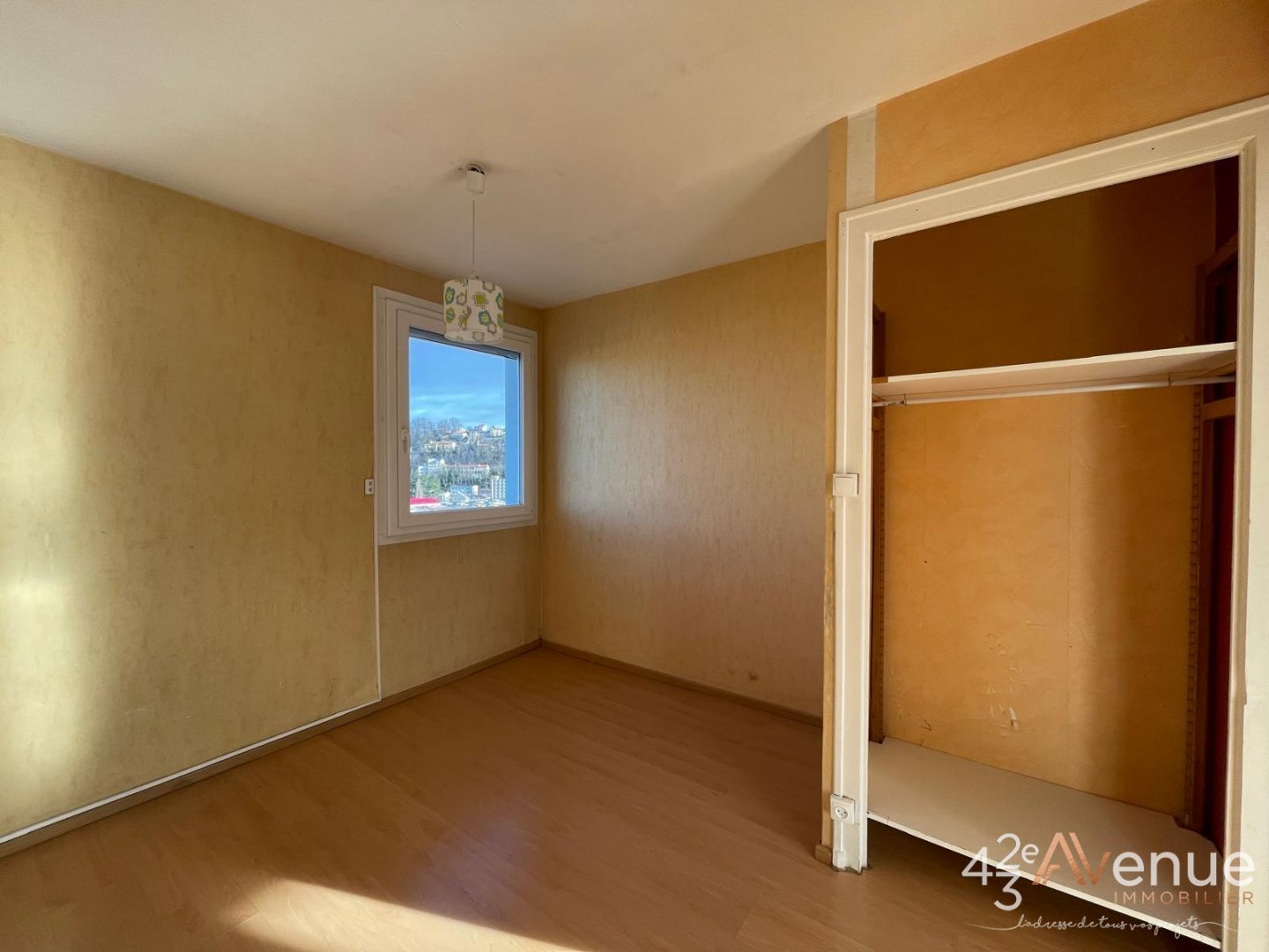 Appartement Type 4 avec balcon et garage A VENDRE - ST ETIENNE BELLEVUE - 66.37 m2 - 85 000 €