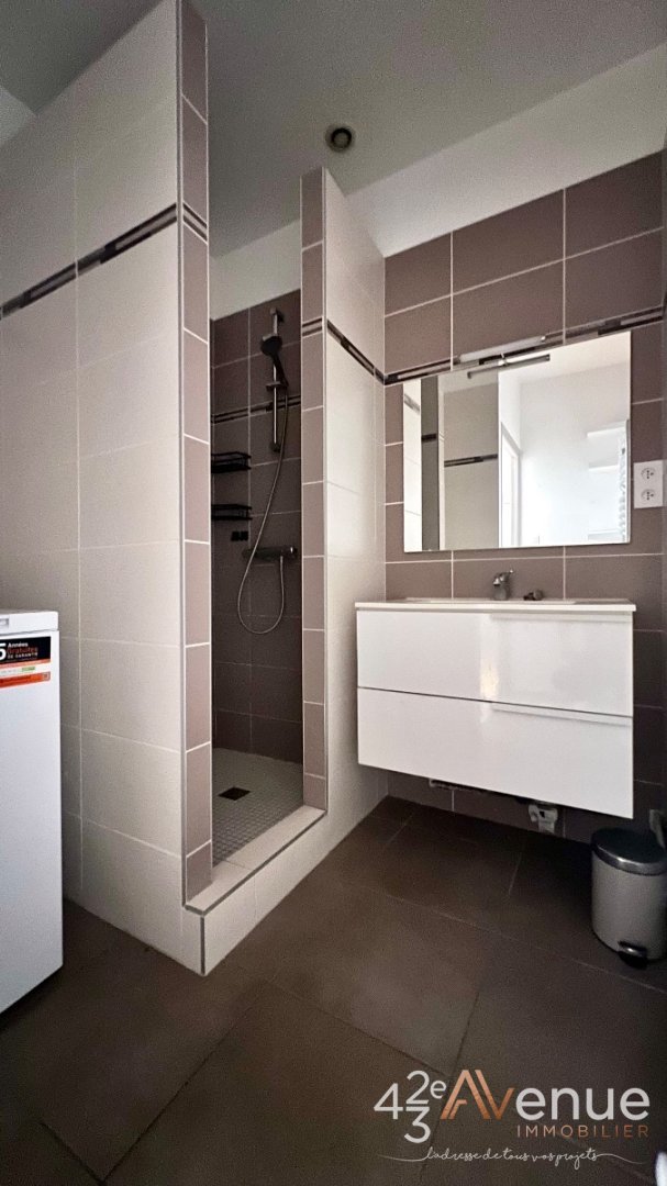 F3 centre ville  66 m2 plus terrasse - ST ETIENNE Centre ville - 65.97 m2 - VENDU