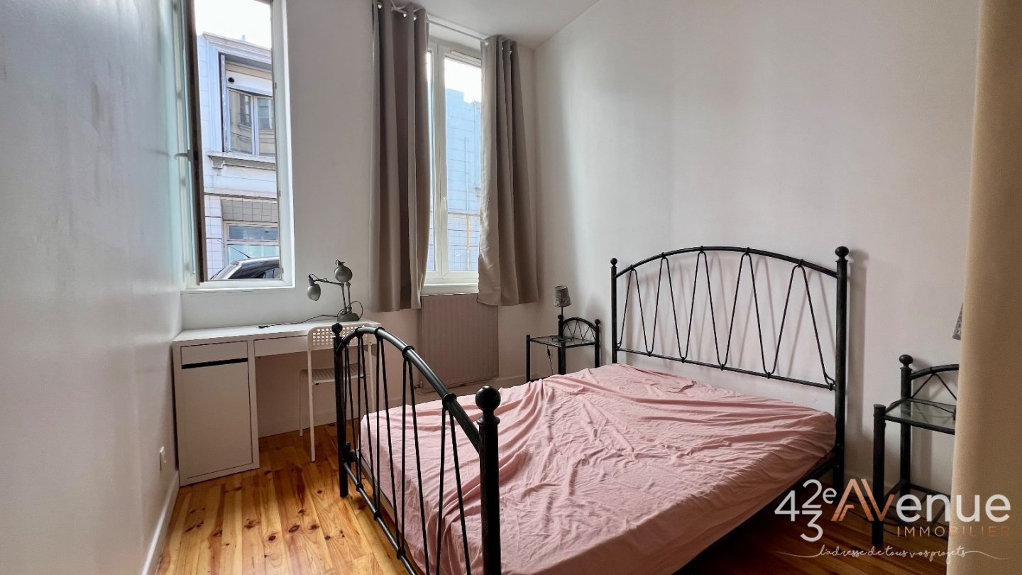 F3 centre ville  66 m2 plus terrasse - ST ETIENNE Centre ville - 65.97 m2 - VENDU