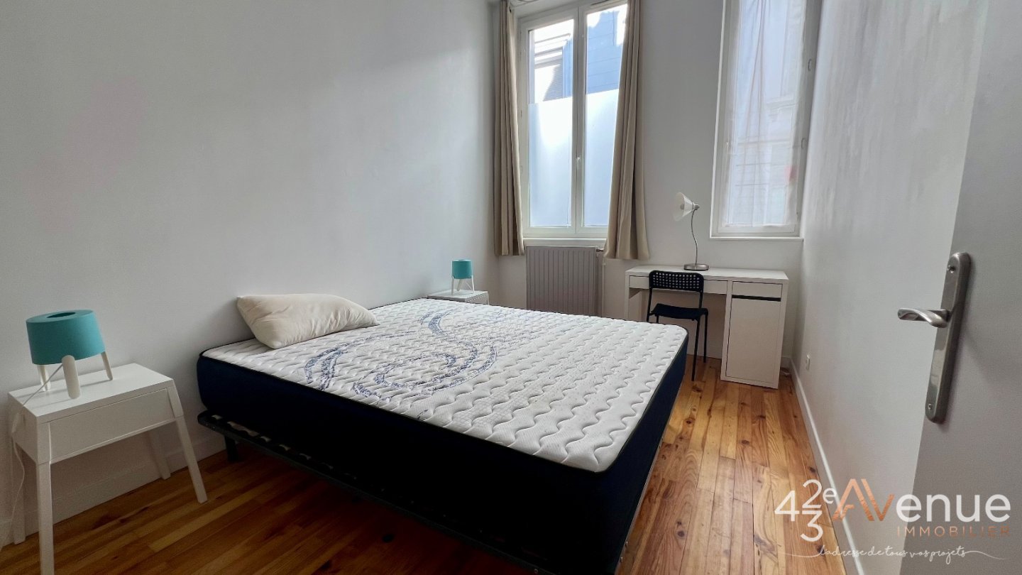 F3 centre ville  66 m2 plus terrasse - ST ETIENNE Centre ville - 65.97 m2 - VENDU