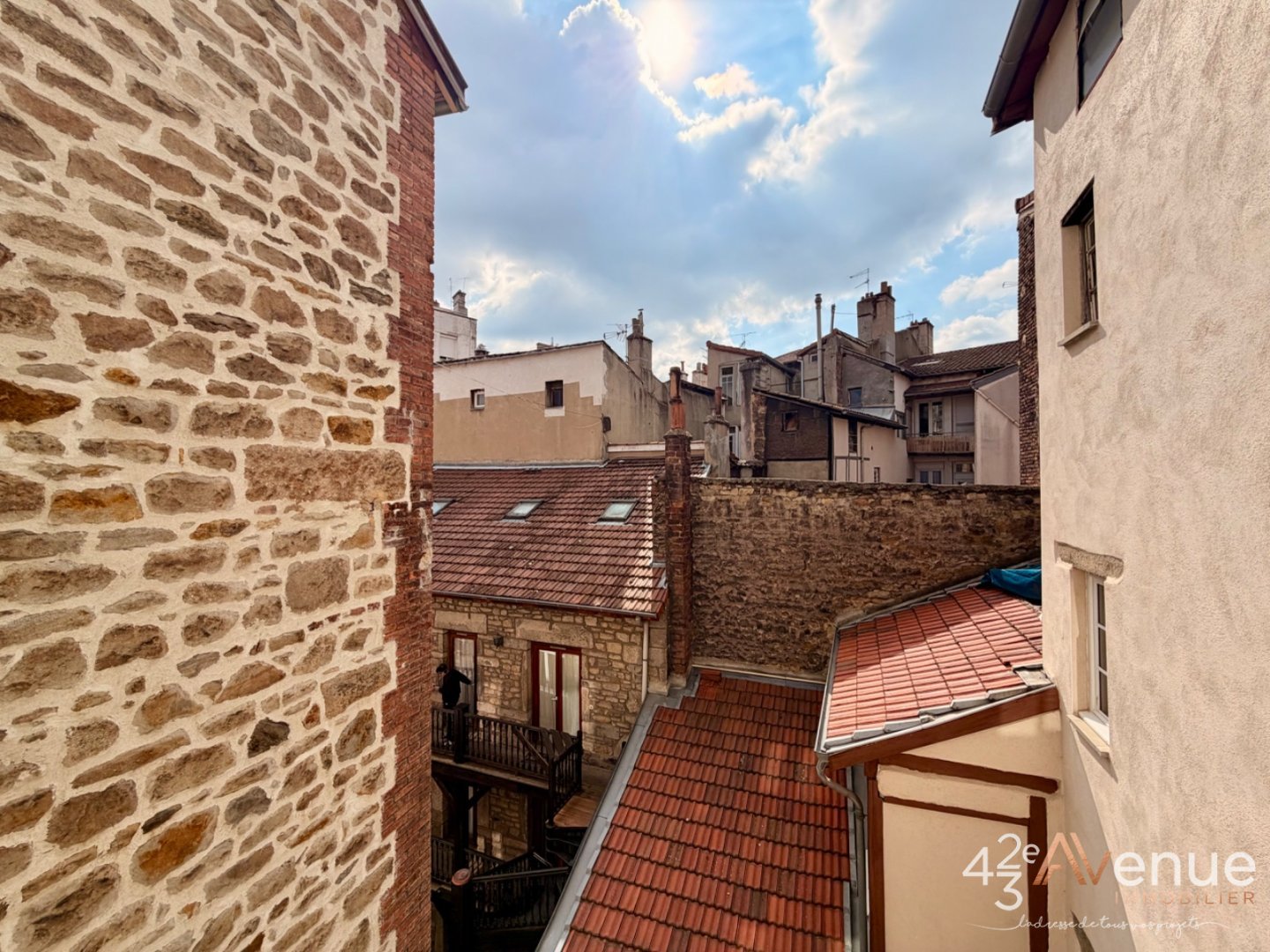 2 studios dans un seul lot de 62,82 m2 habitable A VENDRE - ST ETIENNE CENTRE VILLE - 62.82 m2 - 100�000�&euro;