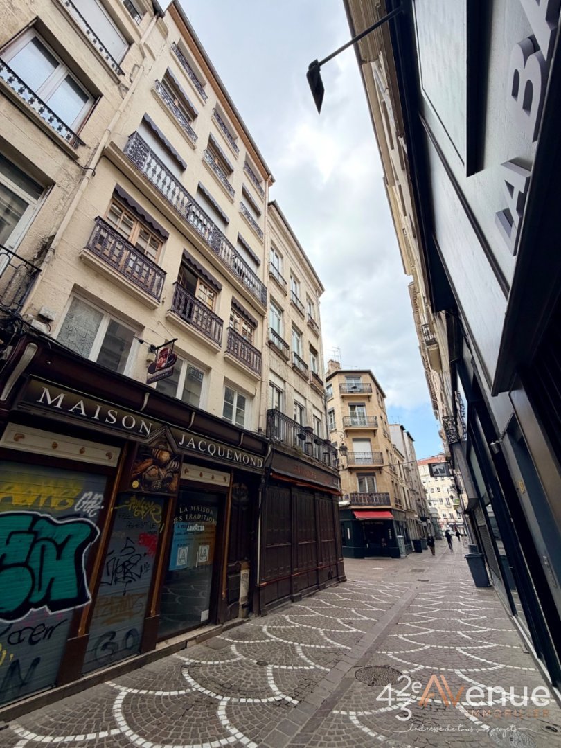 2 studios dans un seul lot de 62,82 m2 habitable A VENDRE - ST ETIENNE CENTRE VILLE - 62.82 m2 - 100�000�&euro;