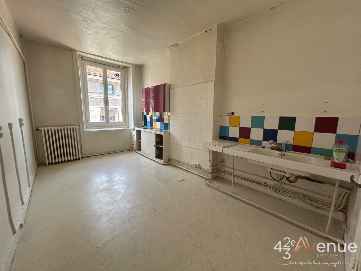 APPARTEMENT T3 A VENDRE - ST ETIENNE CENTRE VILLE - 100 m2 - 75 000 &euro;