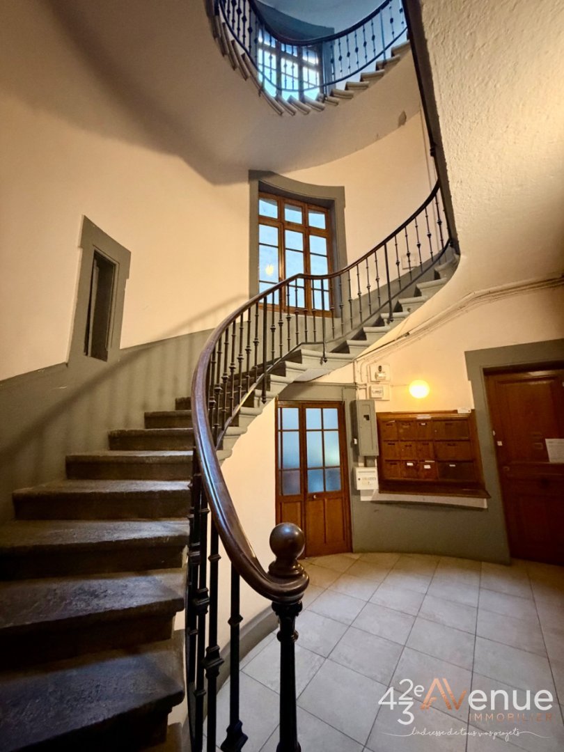 Magnifique F3 dernière étage 88 m2 hyper centre A VENDRE - ST ETIENNE CENTRE VILLE - 87.67 m2 - 138 000 &euro;