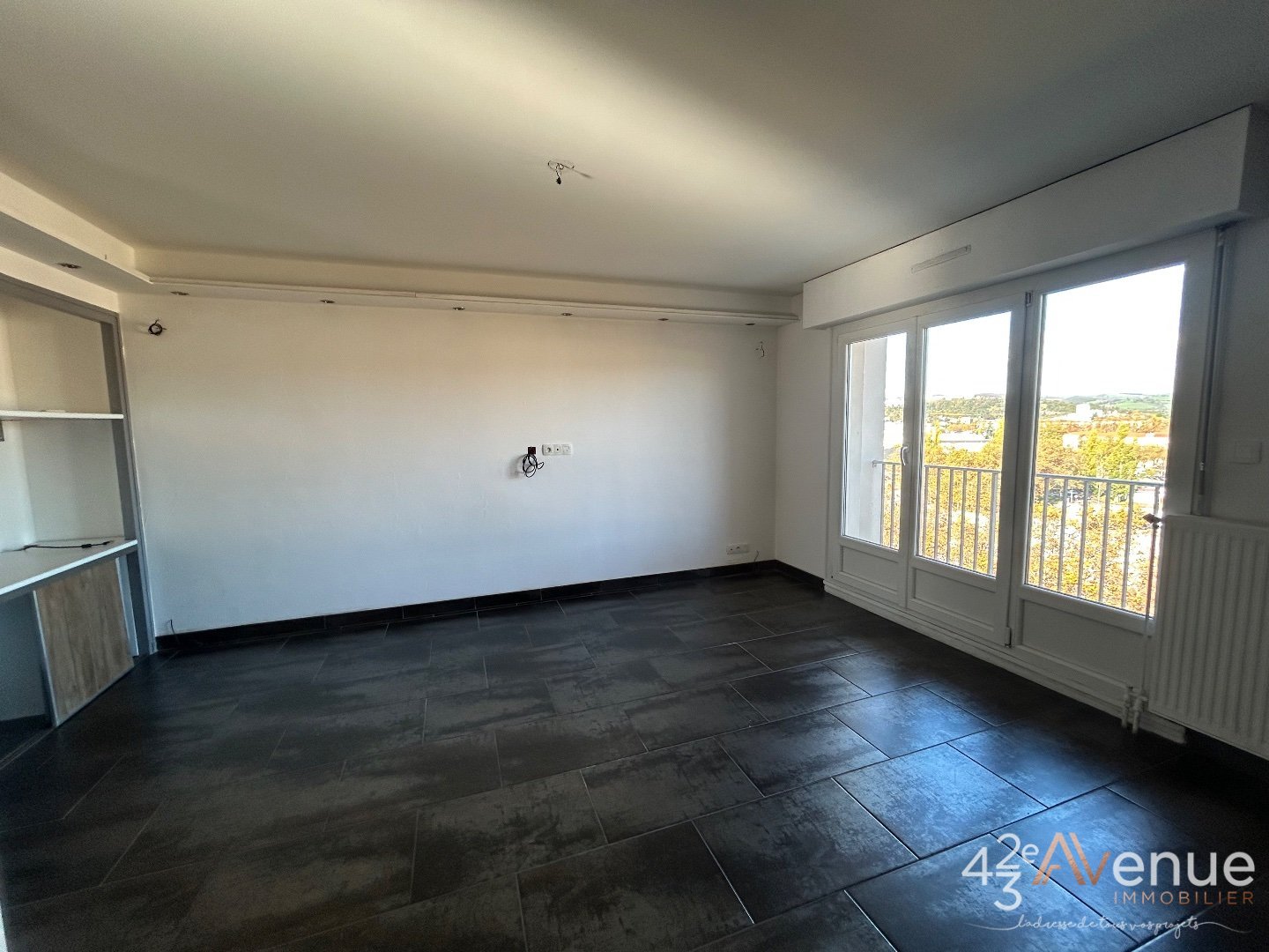 APPARTEMENT T3 A VENDRE - ST ETIENNE CHATEAUCREUX - 64 m2 - 105 000 €