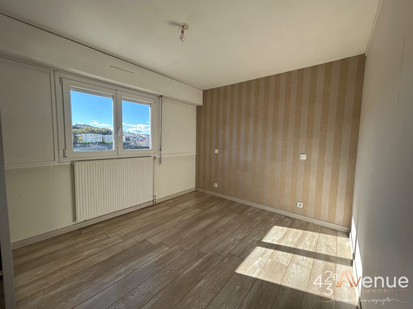 APPARTEMENT T3 A VENDRE - ST ETIENNE CHATEAUCREUX - 64 m2 - 105 000 €