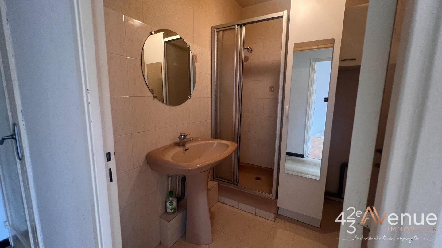 APPARTEMENT T3 A VENDRE - ST ETIENNE FAURIEL - 64 m2 - 75 000 &euro;