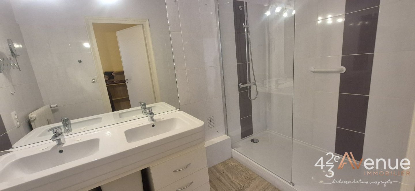 T4 A VENDRE - ST ETIENNE FAURIEL - 106 m2 - 164 000 &euro;