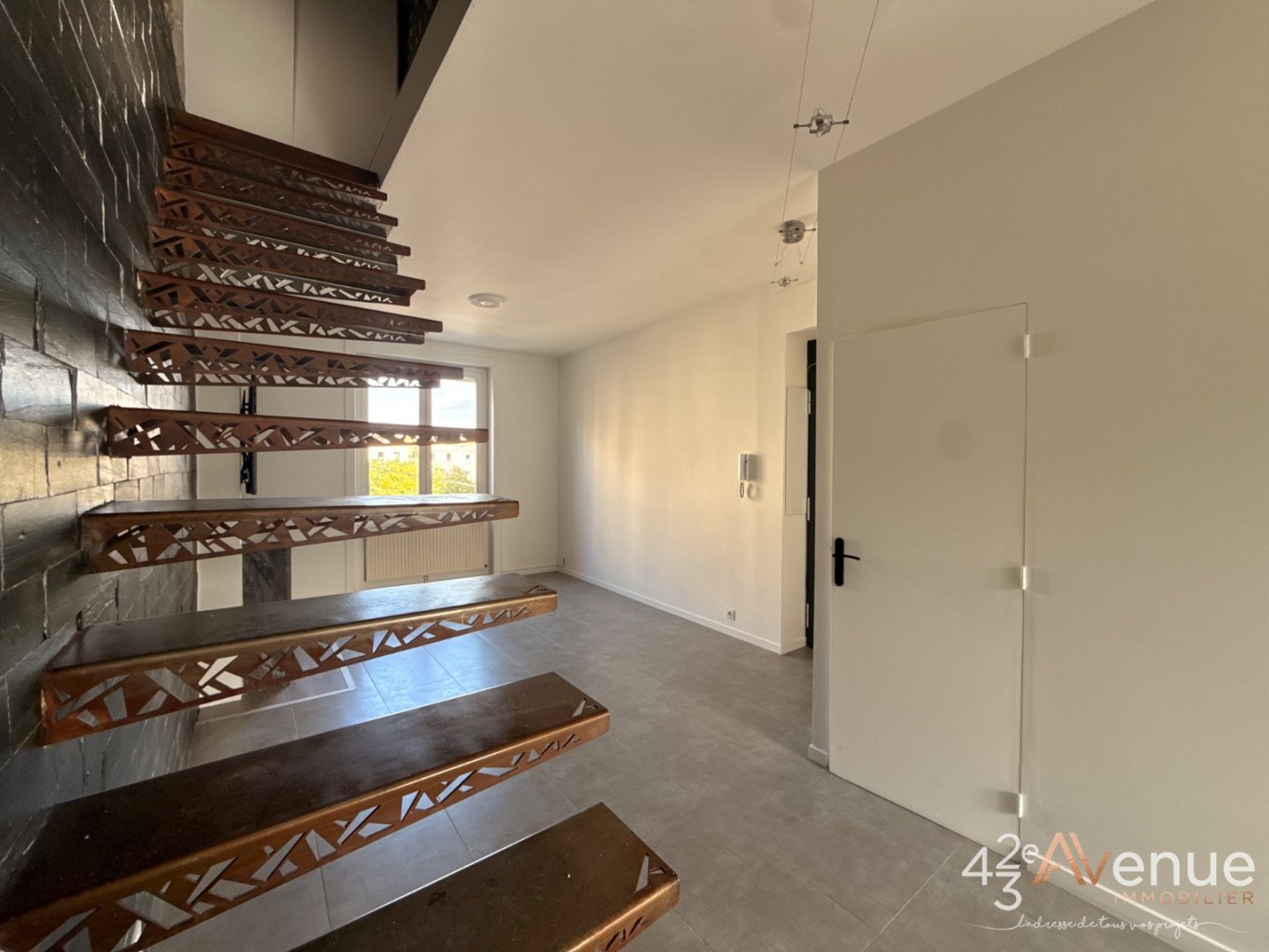 APPARTEMENT T3 A VENDRE - ST ETIENNE FAURIEL - 105.4 m2 - 115 000 &euro;