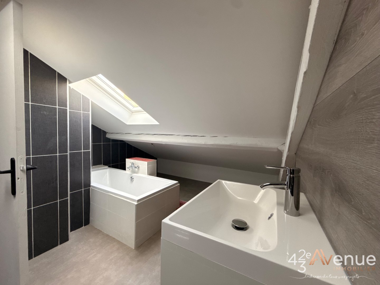 APPARTEMENT T3 A VENDRE - ST ETIENNE FAURIEL - 105.4 m2 - 115 000 &euro;