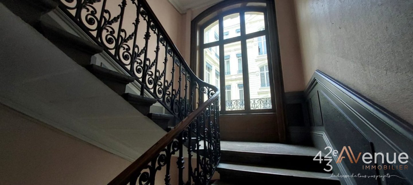 APPARTEMENT T3 A VENDRE - ST ETIENNE HYPER CENTRE - 59 m2 - 99�000�&euro;