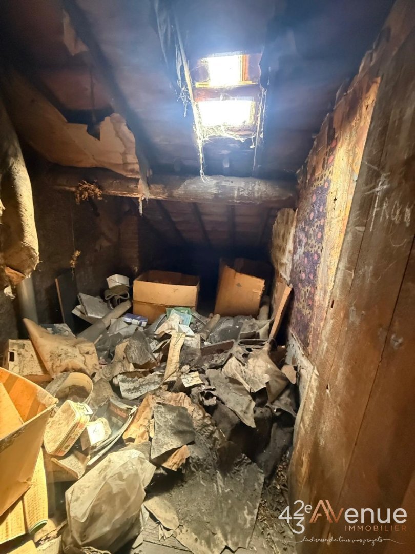 APPARTEMENT T3 A VENDRE - ST ETIENNE JACQUARD - 89 m2 - 40000€